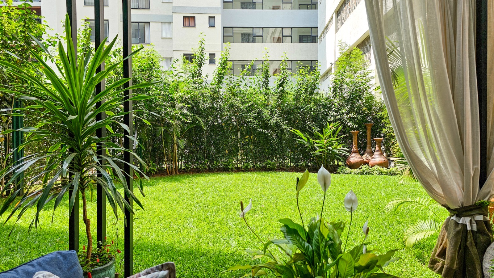 Modern 4 BR apartment to let in Spring Valley - Image 9