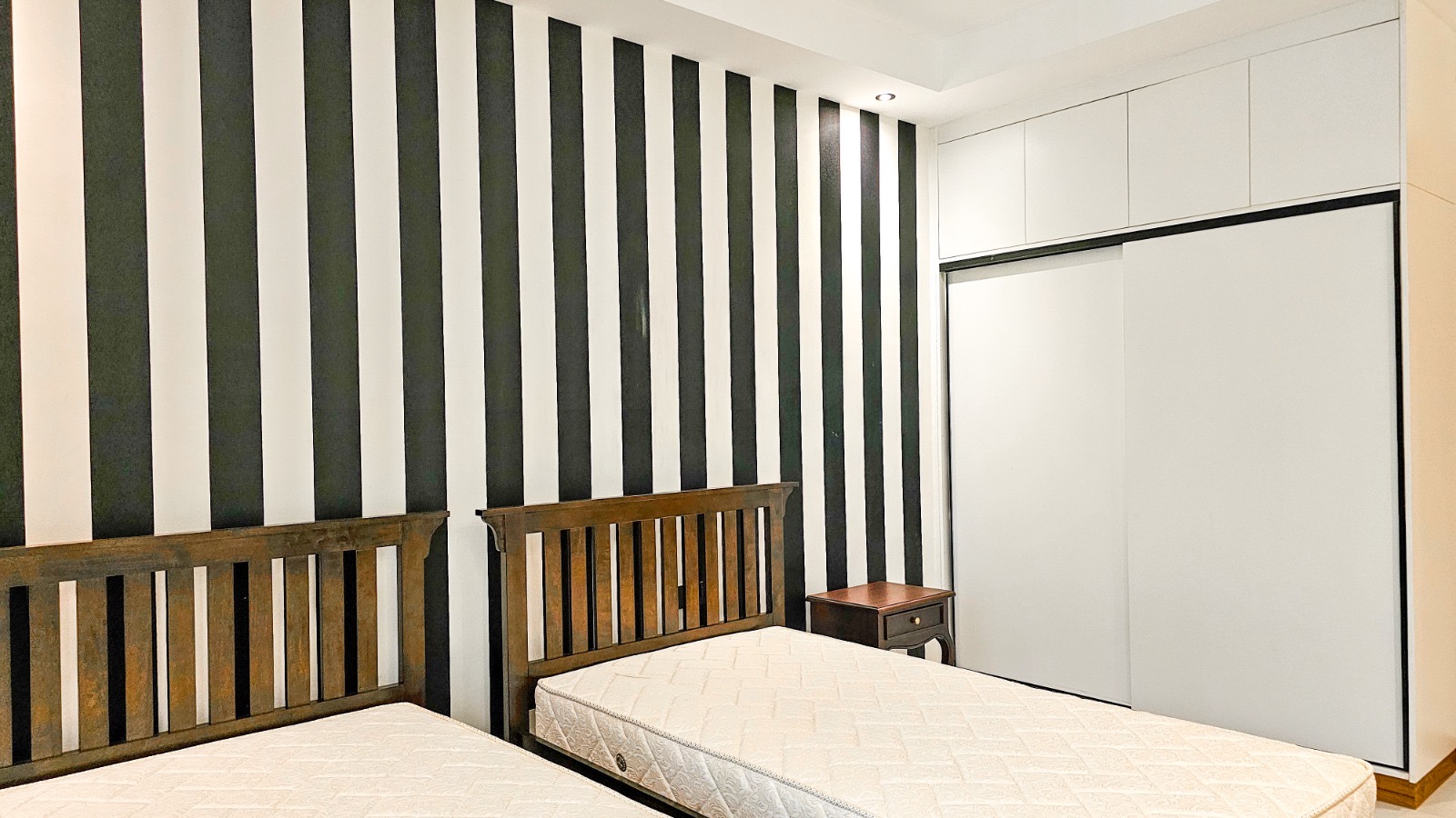 Modern 4 BR apartment to let in Spring Valley - Image 7