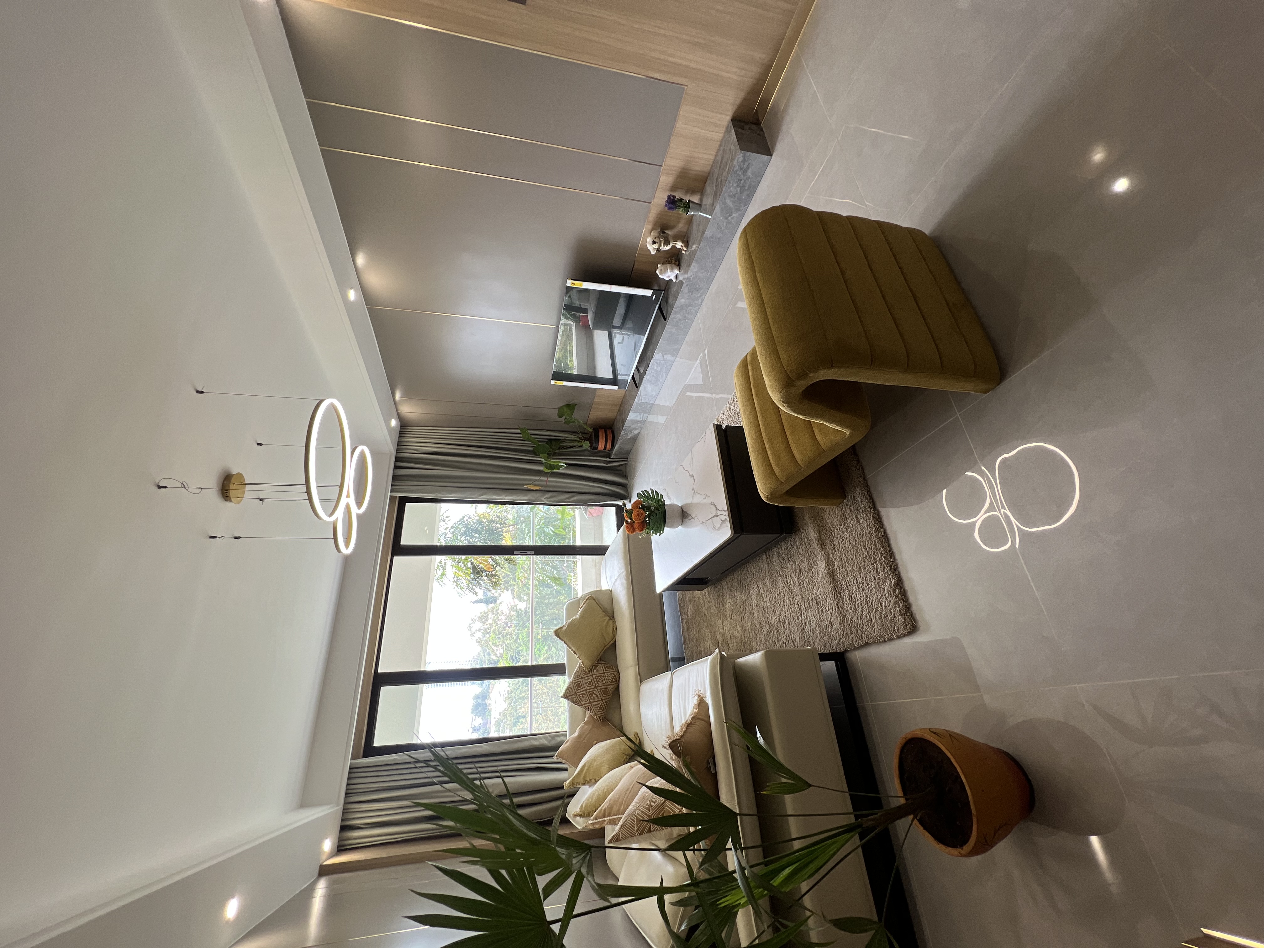 Modern 3 BR + SQ for sale in Riverside Drive