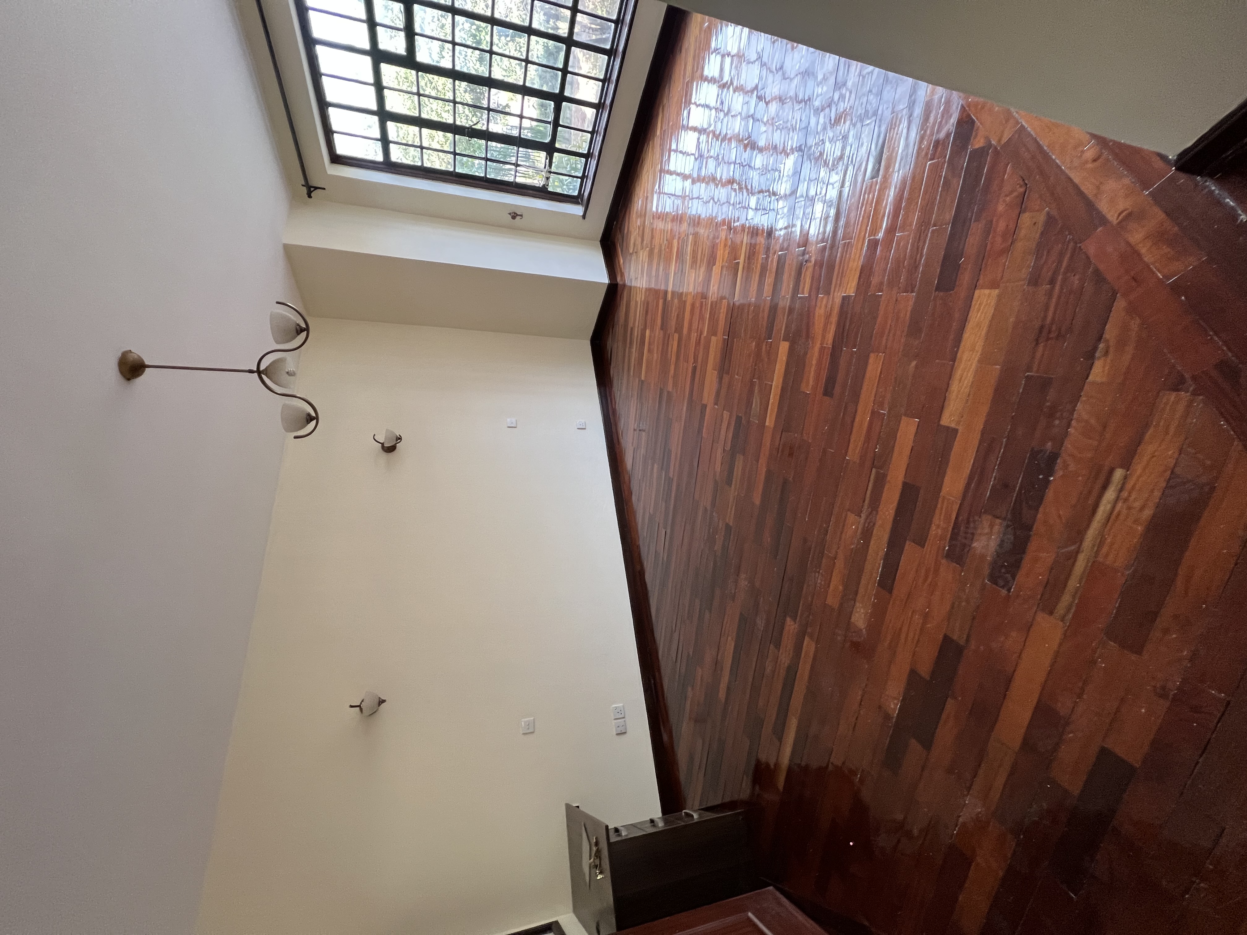 Charming 3 BR + SQ For Sale in Lavington - Image 7