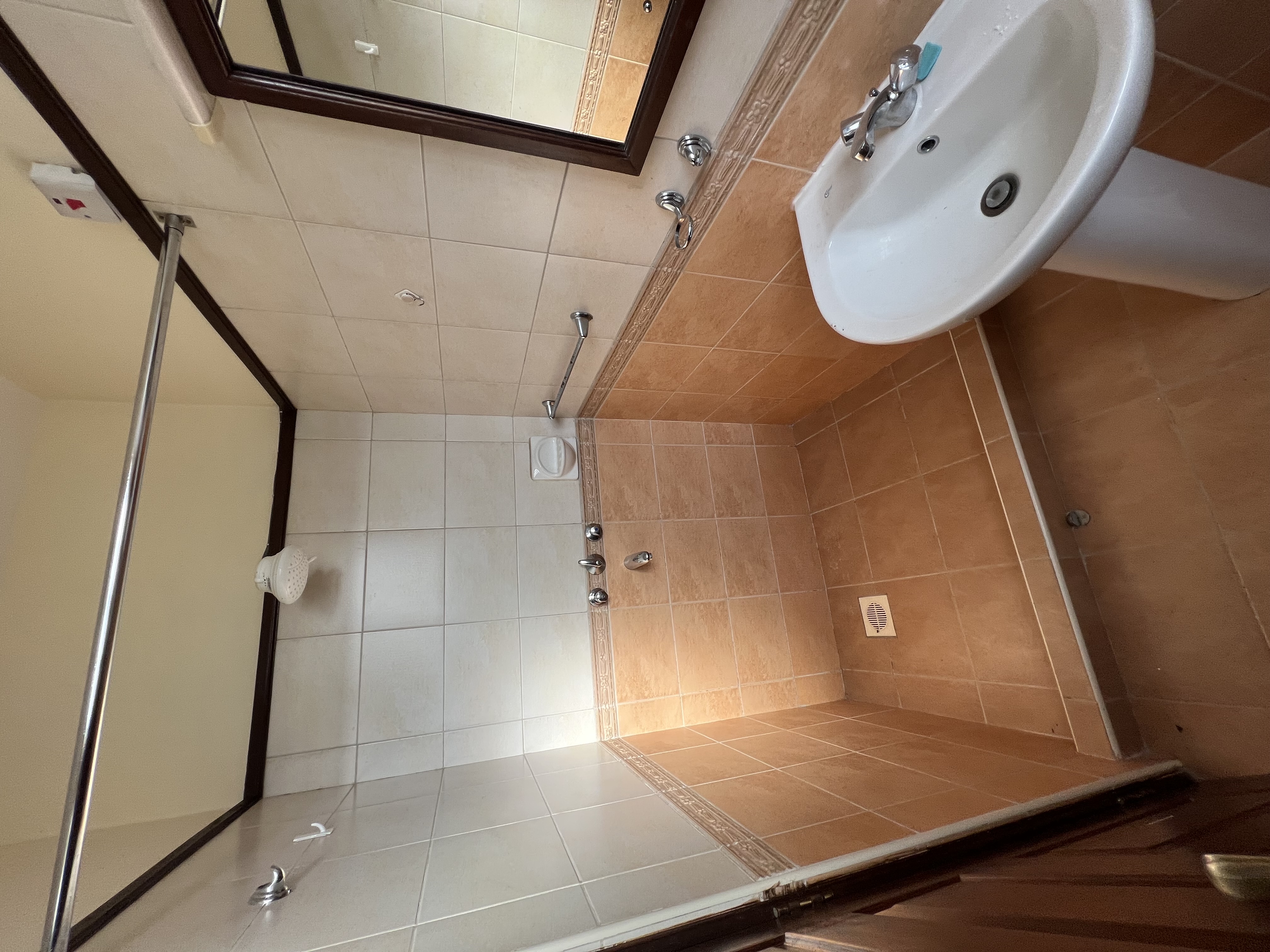 Charming 3 BR + SQ For Sale in Lavington - Image 8