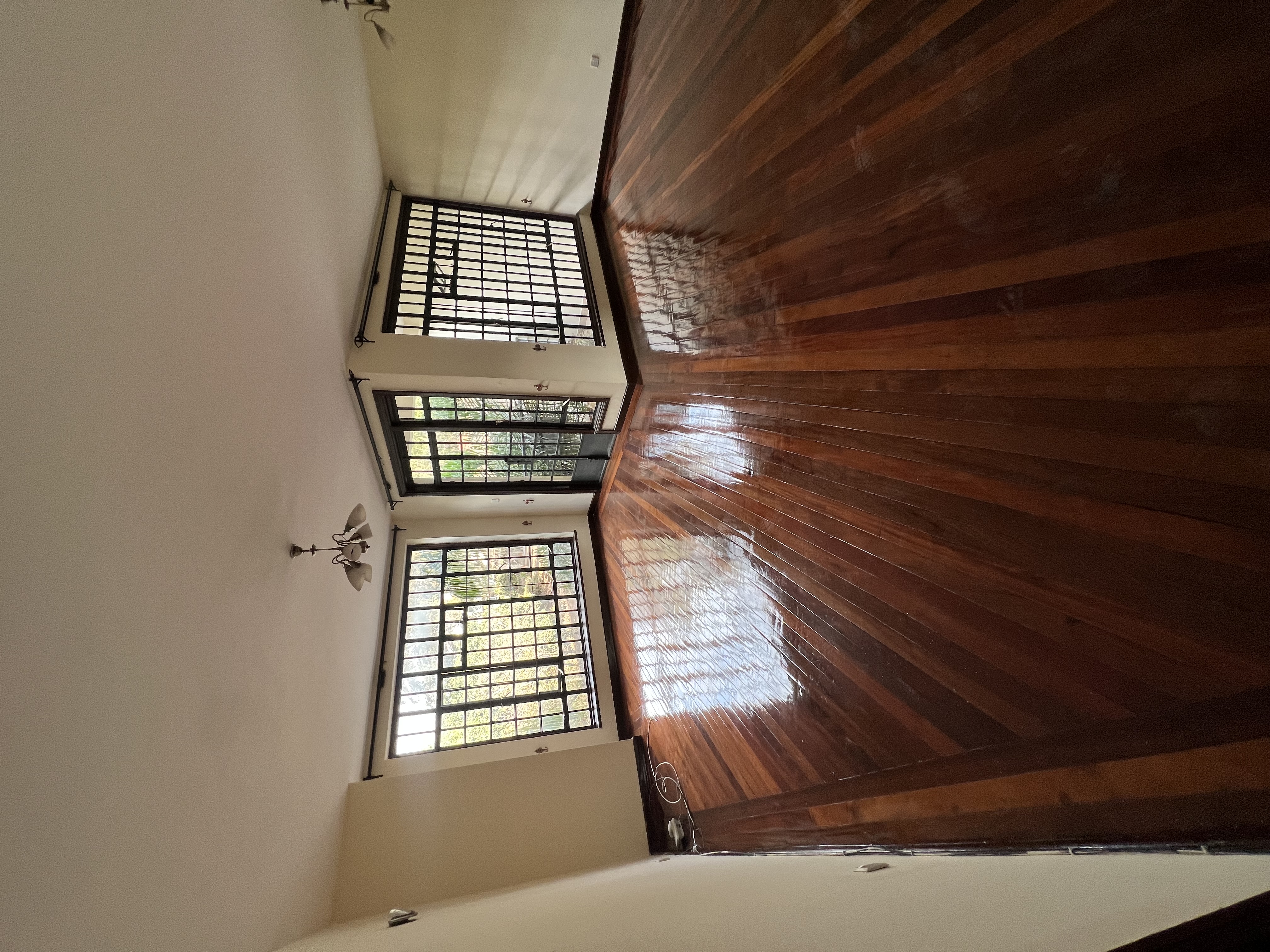 Charming 3 BR + SQ For Sale in Lavington - Image 1