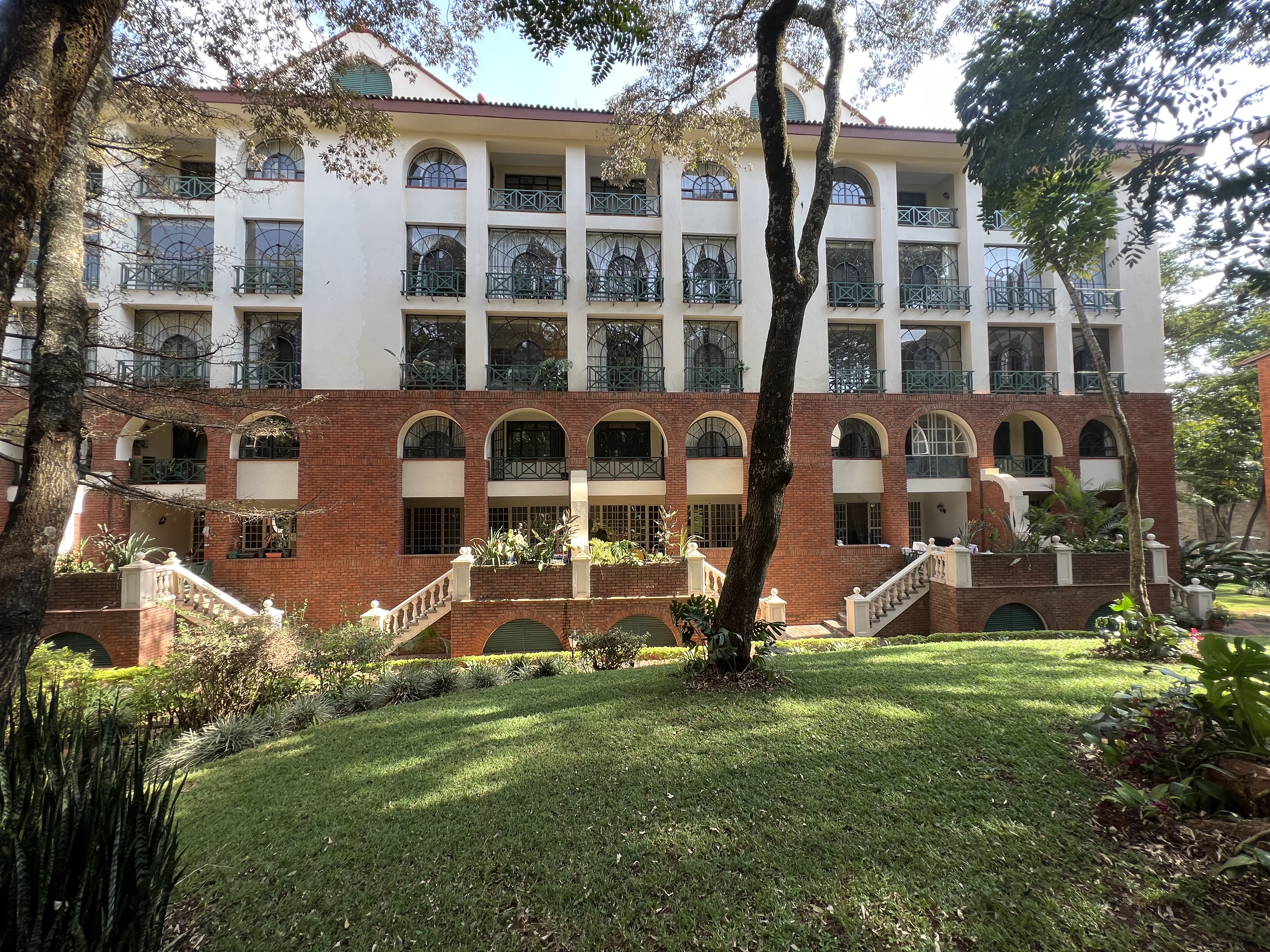 Charming 3 BR Duplex to let in Riverside