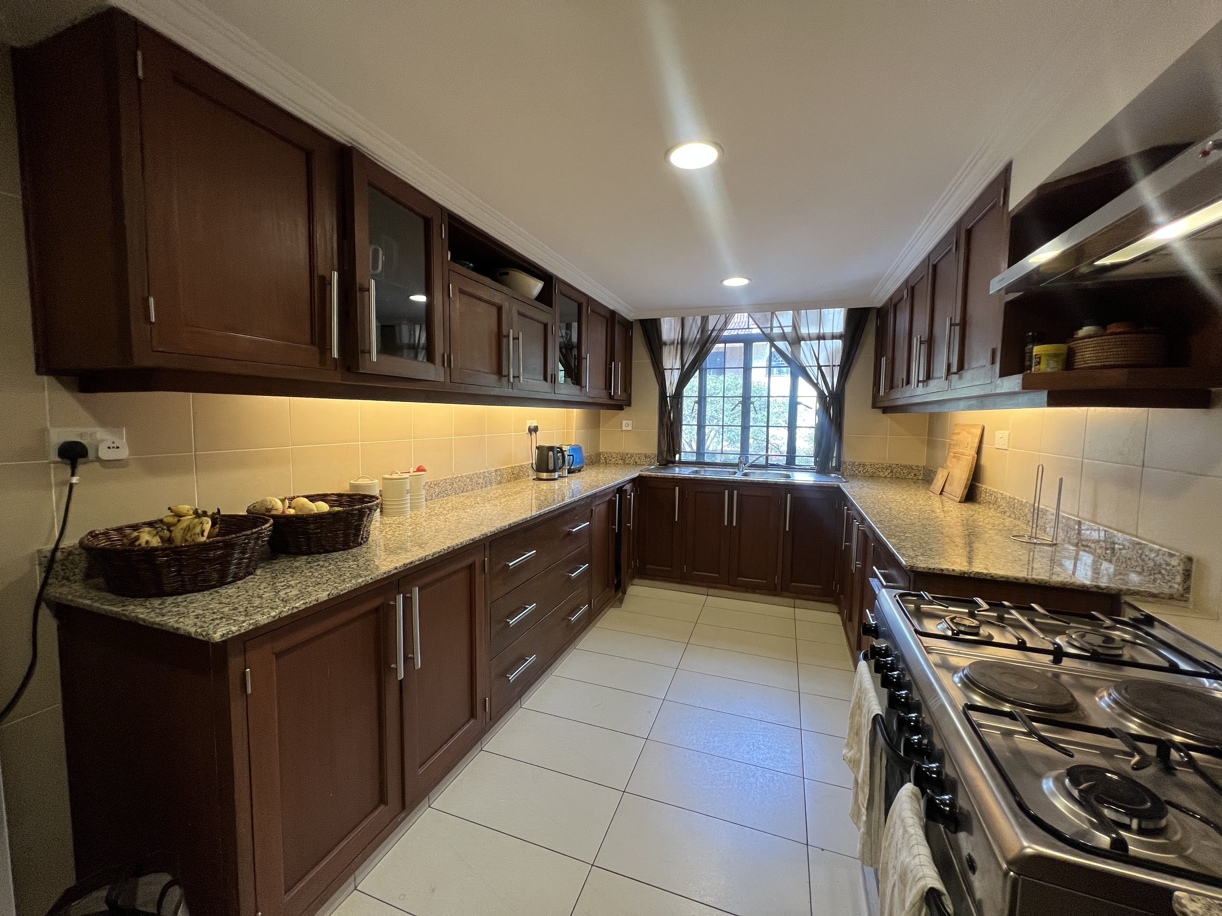 Charming 3 BR Duplex to let in Riverside - Image 10